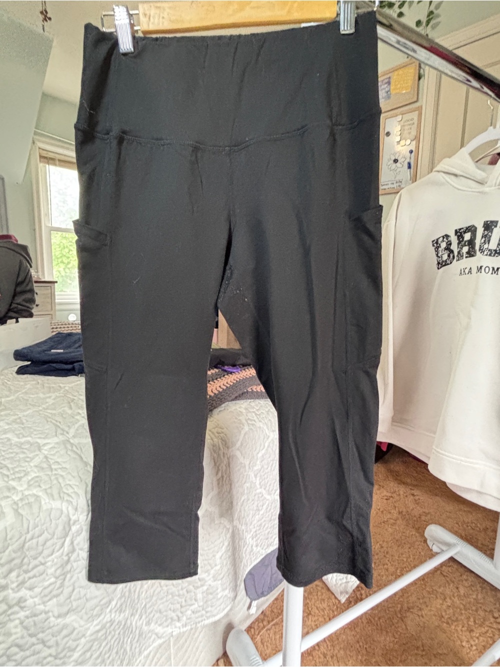 Black Active Capri Leggings with Side Pockets